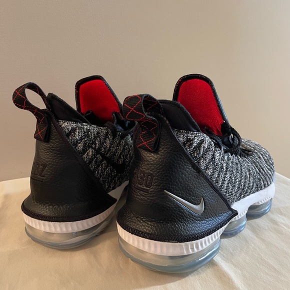 Nike LeBron 16, men’s size 11 - Picture 5 of 7